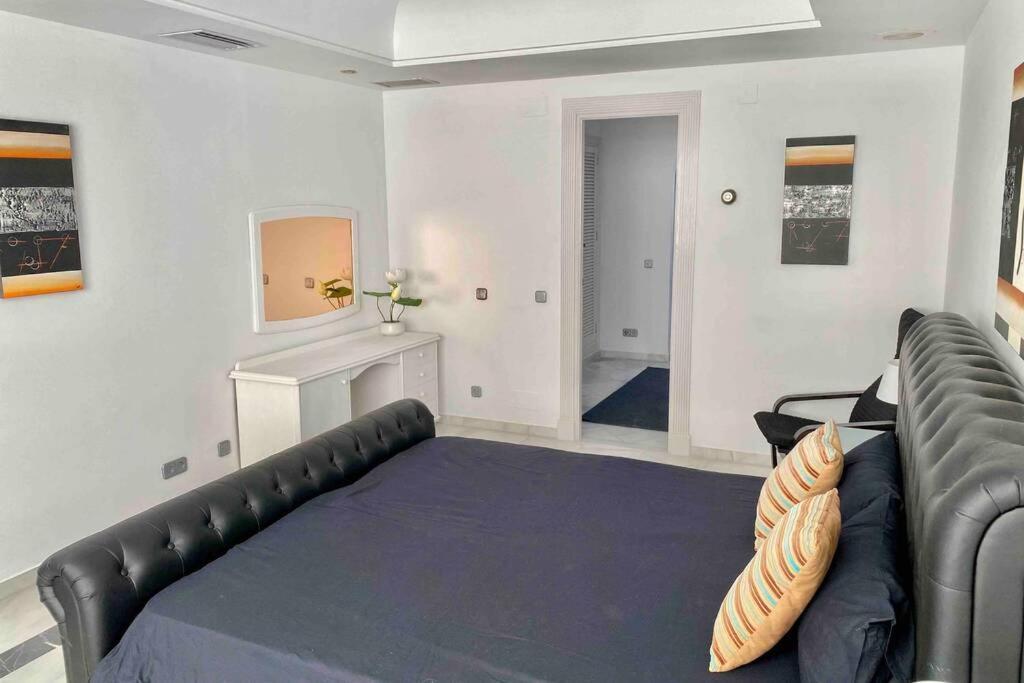 Frontline Sea In The Center Of Puerto Banus-beach Appartement *