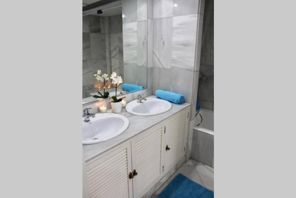 Frontline Sea In The Center Of Puerto Banus-beach Appartement *